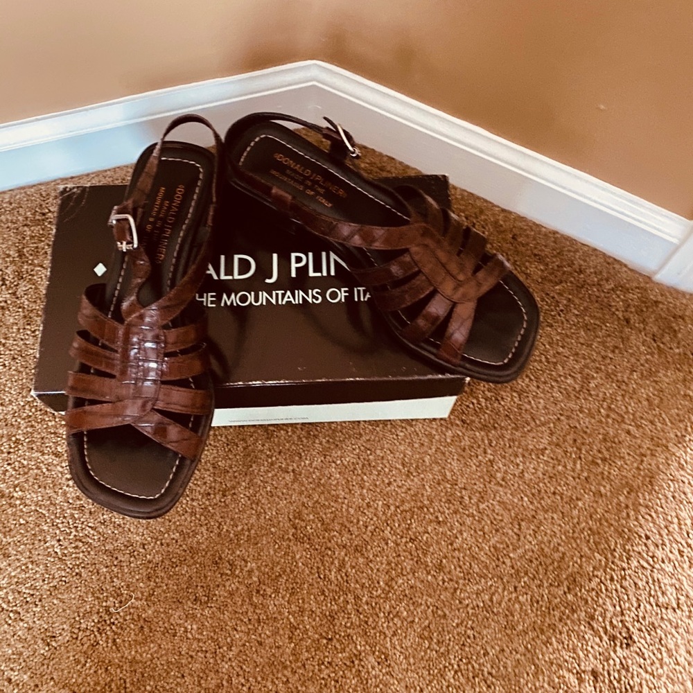 Sandals - Picture 12 of 16